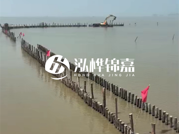 河道護坡打樁對河岸保護有何作用？河道松木樁水面需要預(yù)留多長？
